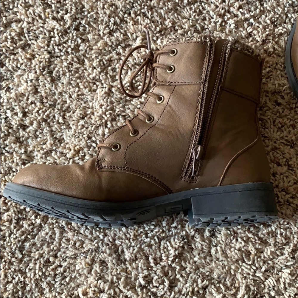 Wedged boots